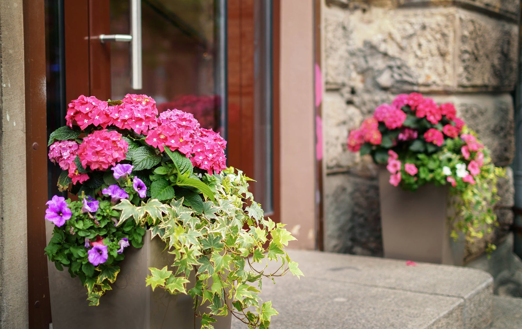 4 Small Front Porch Decorating Ideas