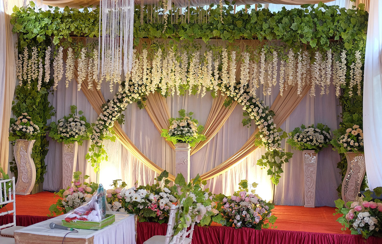 Five Considerations When You Buy Fake Flowers for Your Wedding